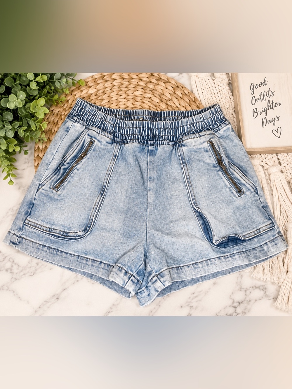 Aerie Light Wash Denim Pull-On Shorts Size Medium | Elastic Waist Zip Pockets
